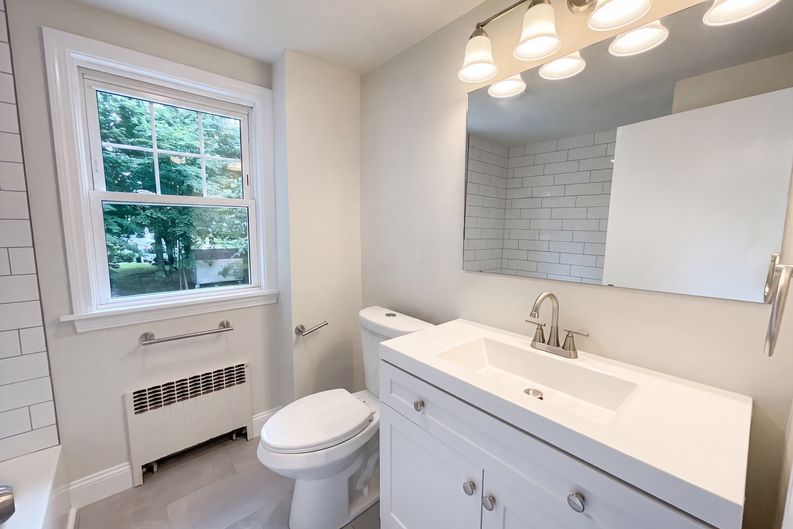Photo 18 of 28 of 48 Woodlawn St, Randolph, MA