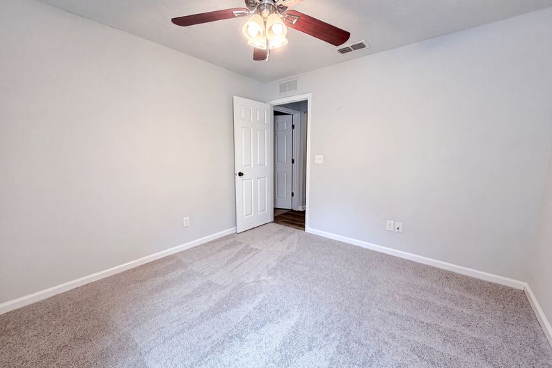 Photo 11 of 18 of 7428 Sweet Rose Ln, Jacksonville, FL