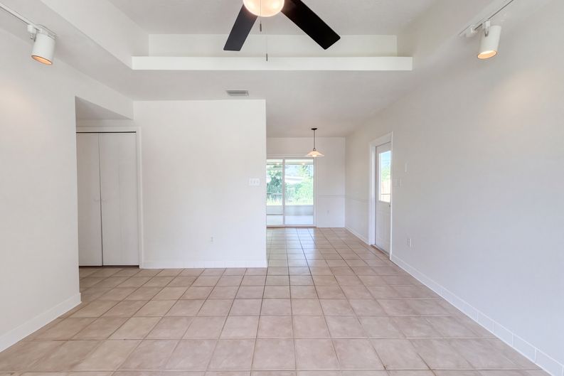 Photo 3 of 30 of 509 Clearfield Rd, Brandon, FL
