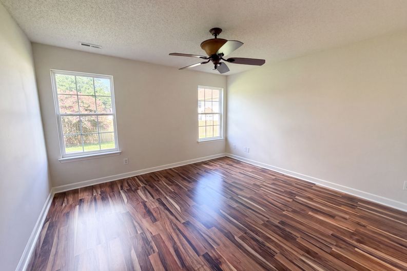 Photo 4 of 20 of 9244 Simonton Dr, Charlotte, NC
