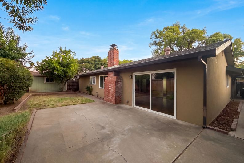 Photo 5 of 27 of 2605 Waterton Way, Sacramento, CA