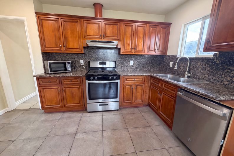 Photo 21 of 26 of 392 Cypress Ave, Colton, CA