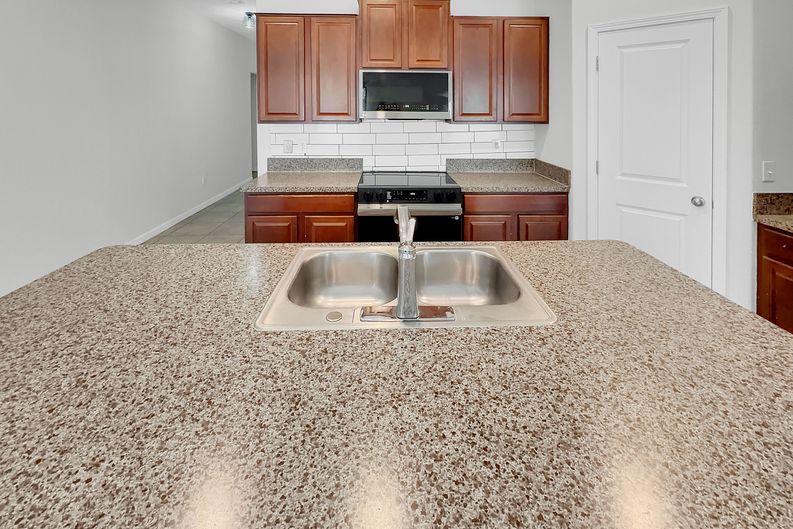 Photo 14 of 23 of 10113 Rosemary Leaf Ln, Riverview, FL