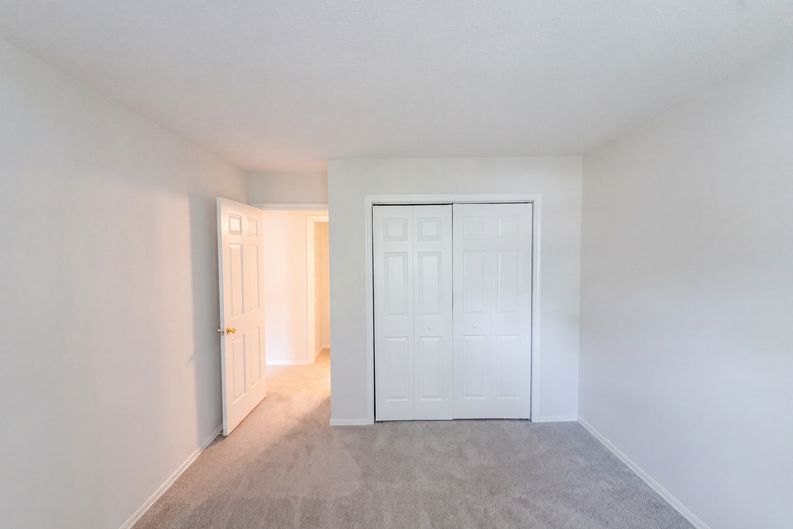 Photo 12 of 21 of 3229 Regents Park Ln, Greensboro, NC