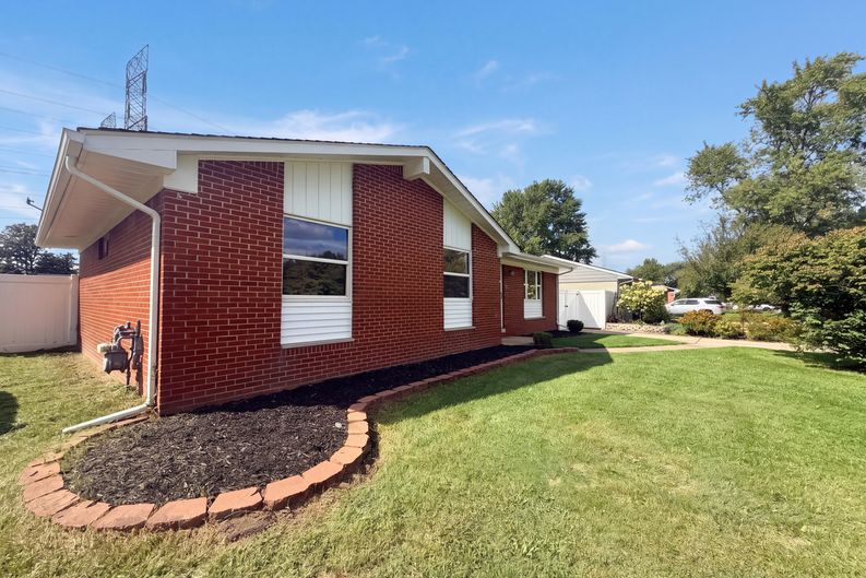 Photo 13 of 28 of 10820 Jackson St, Van Buren Township, MI