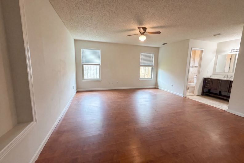 Photo 11 of 22 of 841 Chalmet Ln, Jacksonville, FL