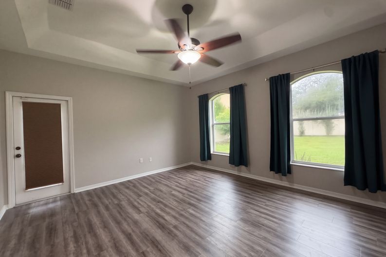 Photo 4 of 29 of 219 Willow Bend Pkwy, Lutz, FL