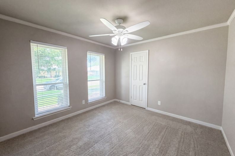 Photo 13 of 19 of 1533 Parkside Trl, Lewisville, TX