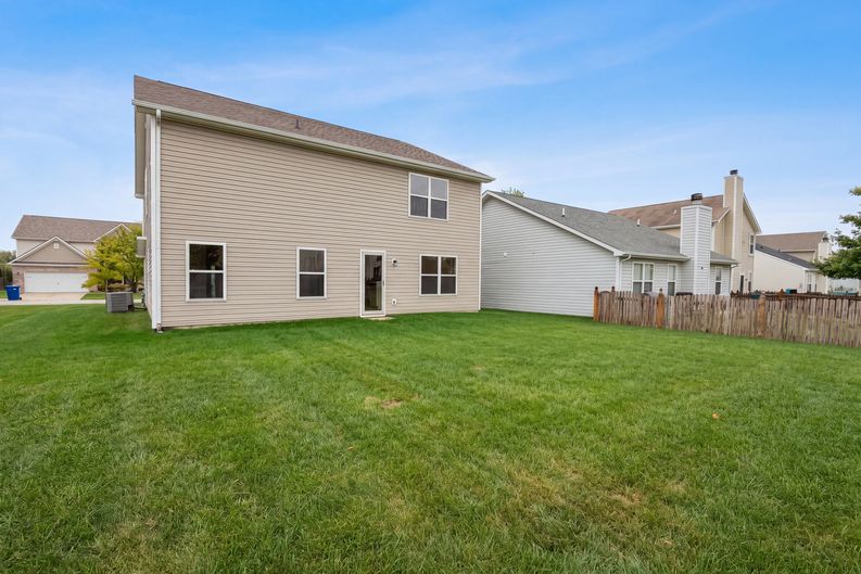 Photo 5 of 31 of 12634 Old Pond Rd, Noblesville, IN