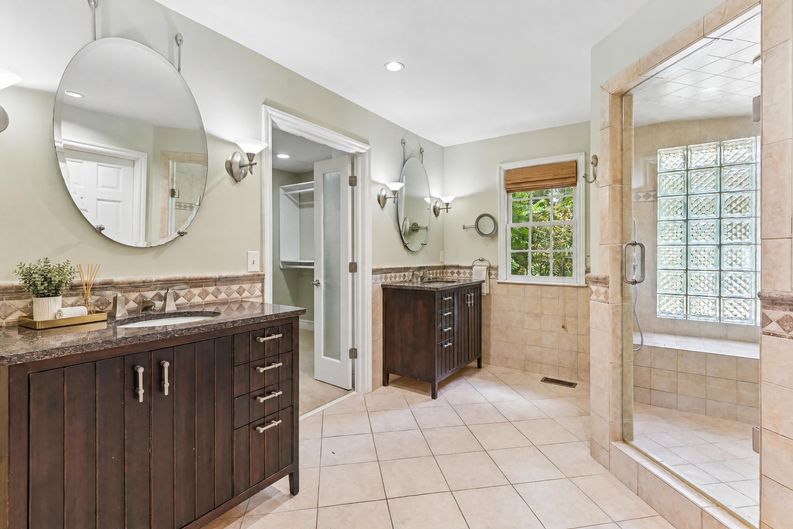 Photo 11 of 87 of 3135 Spalding Dr, Sandy Springs, GA