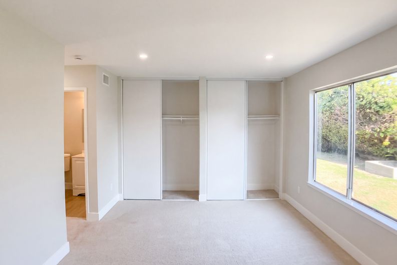 Photo 11 of 21 of 8361 Northport Dr, Huntington Beach, CA