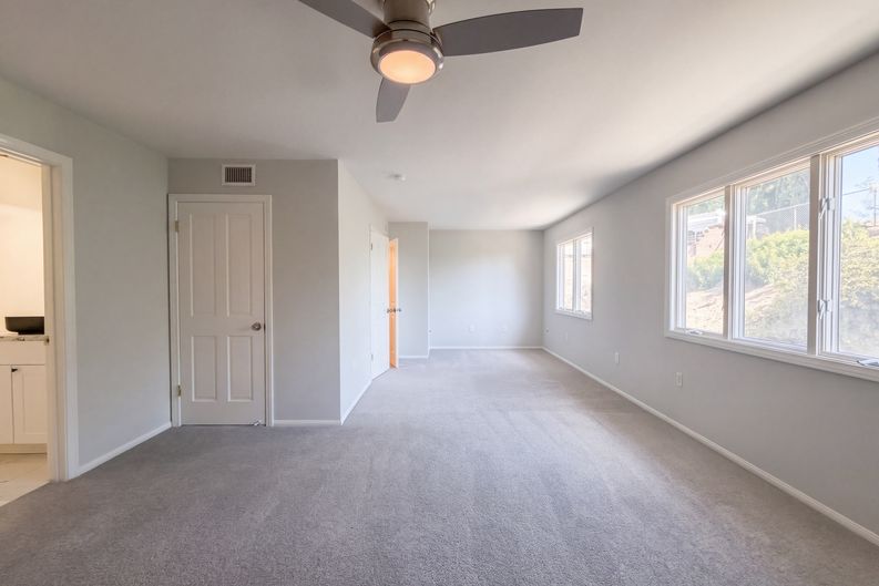 Photo 4 of 17 of 11569 Viking Ave, Porter Ranch, CA