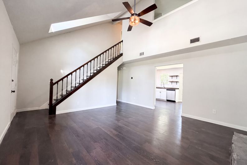 Photo 3 of 20 of 321 Paradise Cir, Satsuma, FL