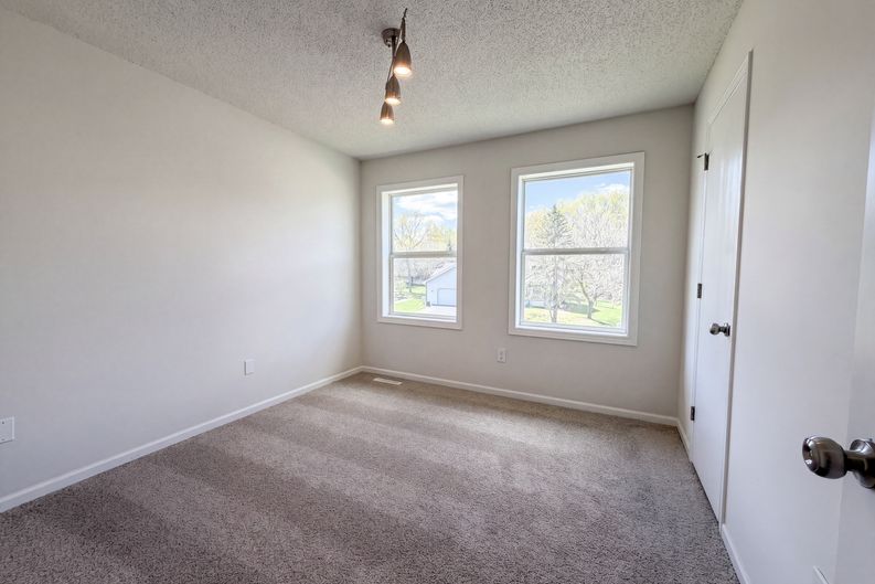 Photo 14 of 25 of 9429 Harkness Ave S, Cottage Grove, MN