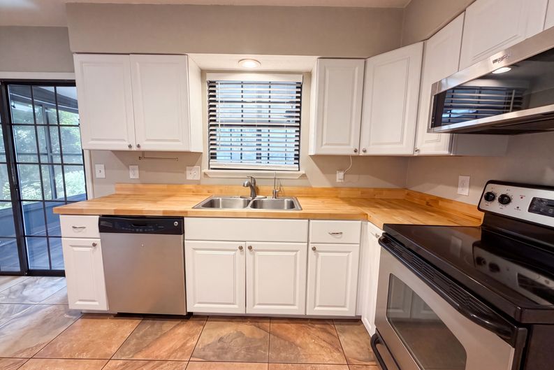Photo 10 of 28 of 8382 Chason Rd W, Jacksonville, FL
