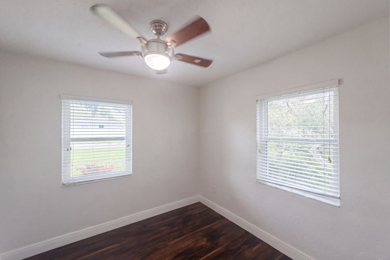 Photo 13 of 21 of 10806 W Elbow Dr, Tampa, FL