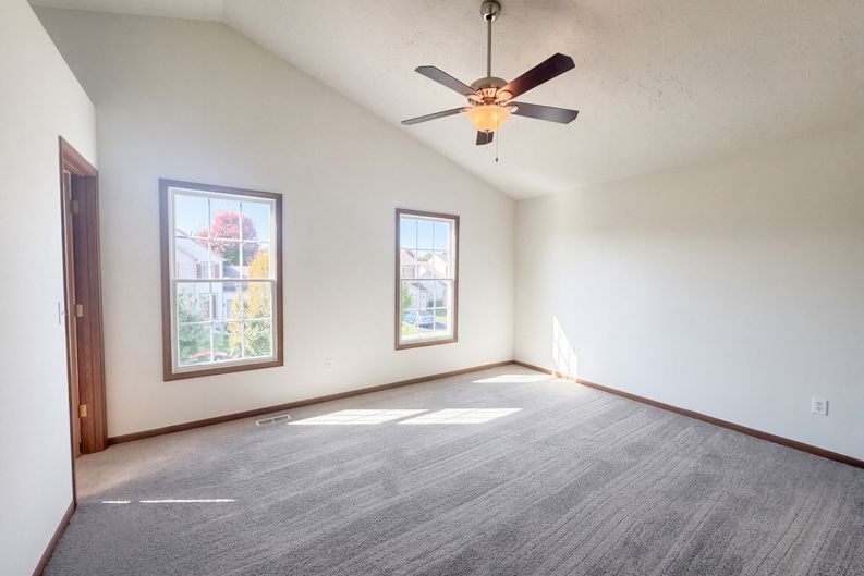 Photo 4 of 26 of 1150 Moneca St, Blacklick, OH