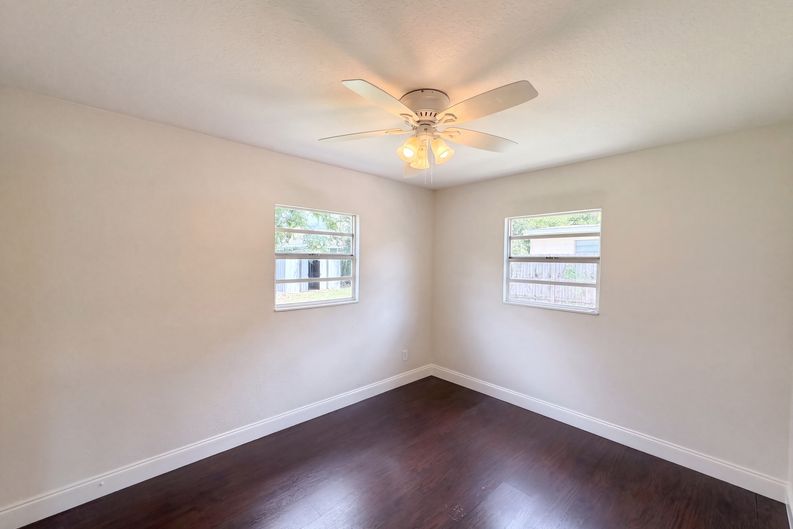 Photo 8 of 16 of 2406 E Curtis St, Tampa, FL