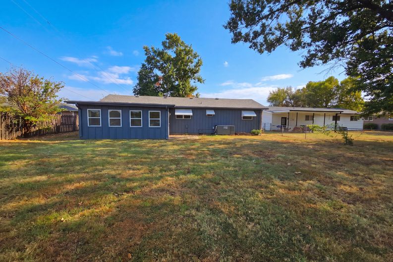 Photo 5 of 19 of 2208 Mc Connell Ave, Joplin, MO