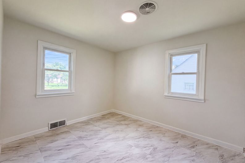 Photo 10 of 17 of 206 Bachmann Ave, Newark, OH