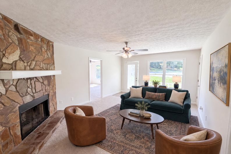 Photo 3 of 20 of 806 Ruswood Rd, Winder, GA