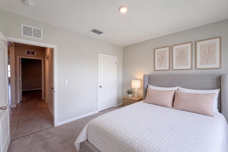 Photo 16 of 25 of 2112 Elio Ridge Dr, Zellwood, FL