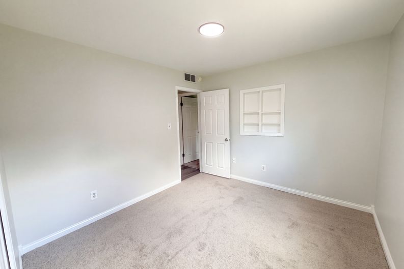 Photo 11 of 17 of 16108 Ziegler St, Taylor, MI