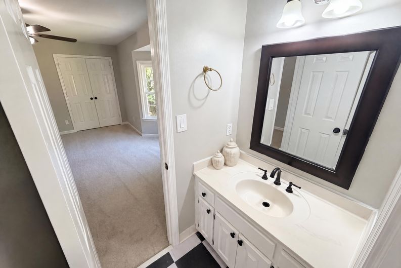 Photo 34 of 58 of 984 Forest Pond Ct, Marietta, GA