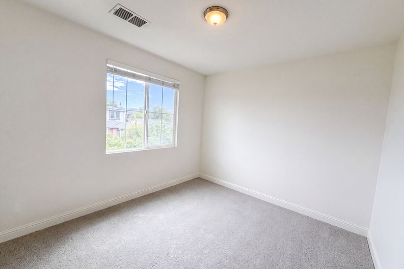 Photo 14 of 31 of 3127 Madsen St, Hayward, CA