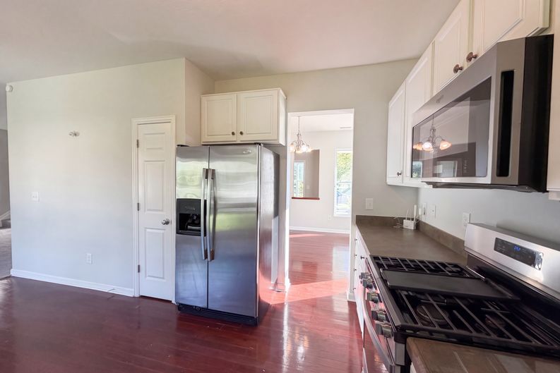 Photo 7 of 39 of 4058 Leontria Ave, Columbus, OH