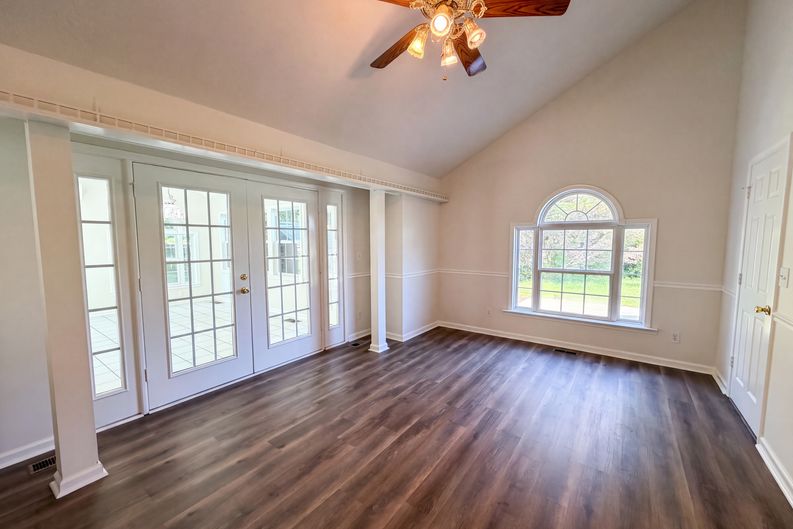 Photo 8 of 27 of 807 W Thompson Ln, Murfreesboro, TN