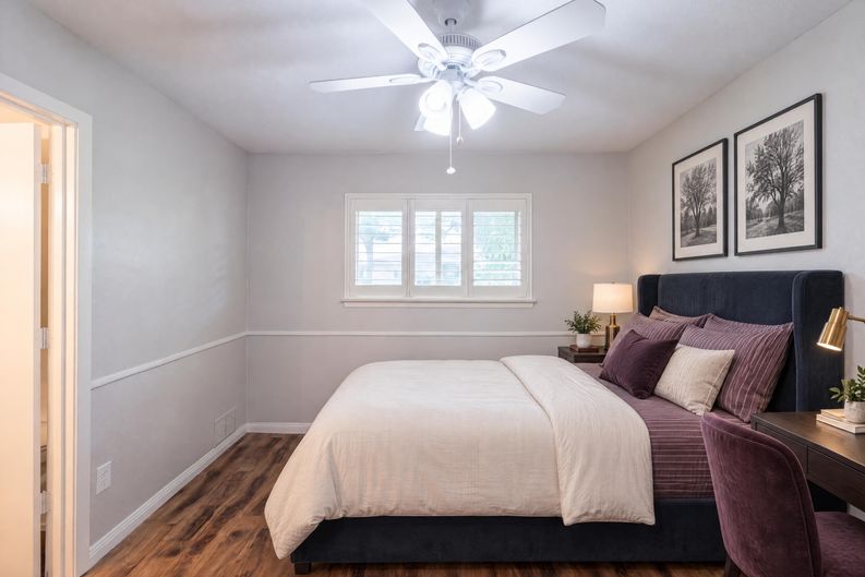 Photo 11 of 22 of 1618 Woodcrest Ln, Carrollton, TX