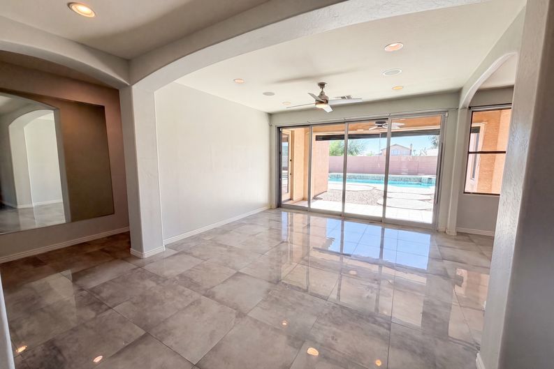 Photo 3 of 35 of 550 S Emerson St, Chandler, AZ