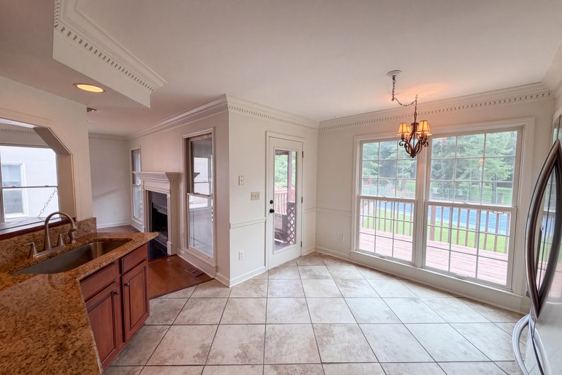 Photo 8 of 33 of 8542 Oxford Dr, Knoxville, TN