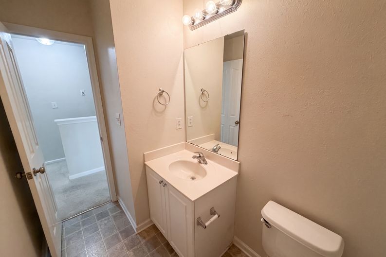 Photo 16 of 19 of 1131 Jordans Pond Ln, Charlotte, NC
