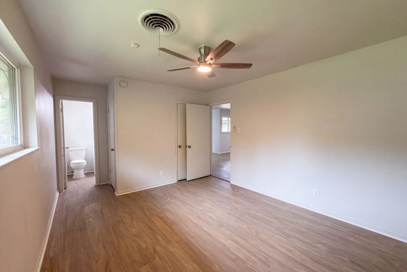 Photo 4 of 33 of 7706 Marinette Dr, Houston, TX