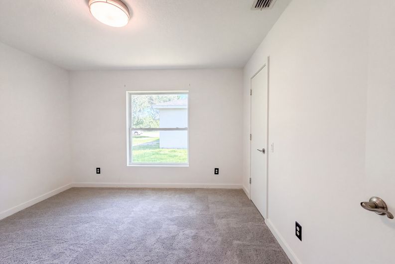 Photo 11 of 22 of 2840 S Shade Ave, Sarasota, FL