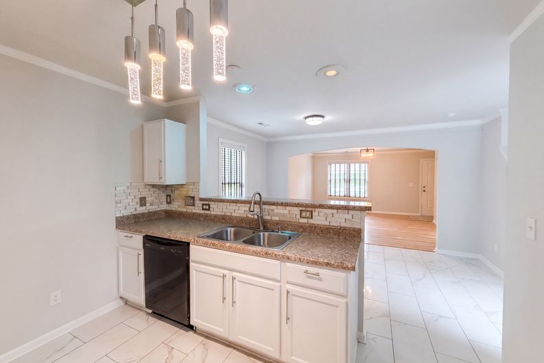 Photo 10 of 21 of 7329 Hidden Creek Dr, Charlotte, NC