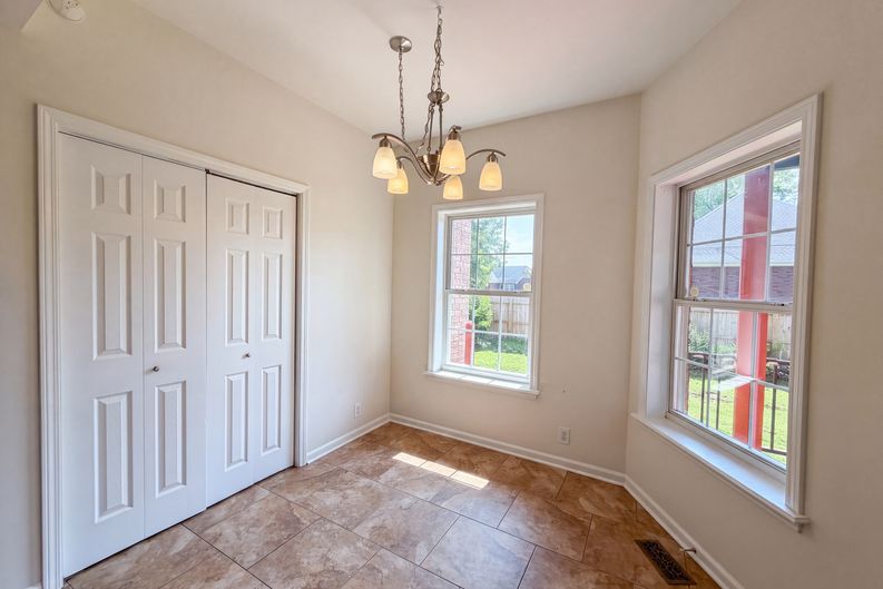 Photo 7 of 24 of 1727 Joben Dr, Murfreesboro, TN