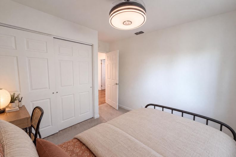 Photo 11 of 18 of 5208 Fernwood Way, Sacramento, CA