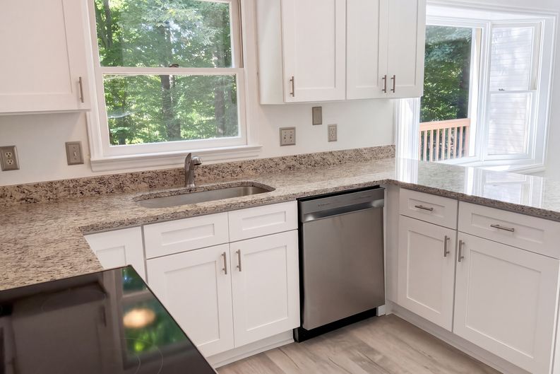Photo 6 of 27 of 4219 King Edward Ct, Greensboro, NC
