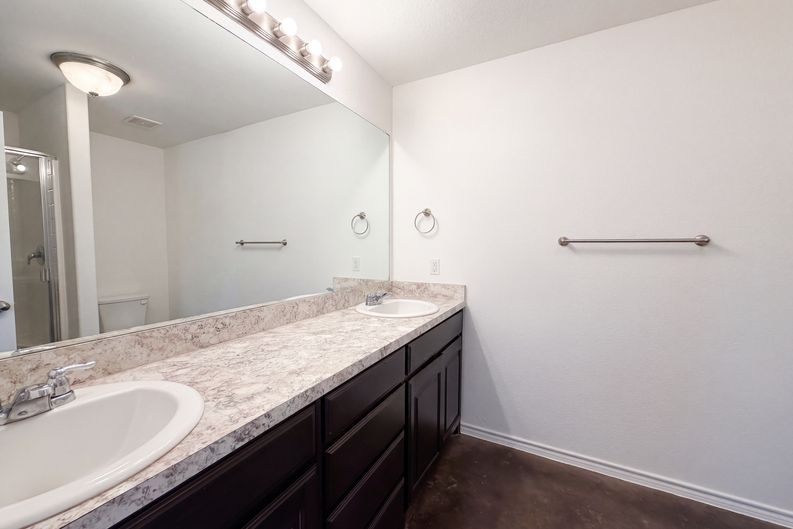 Photo 9 of 18 of 521 Brazos Hills Dr, Weatherford, TX
