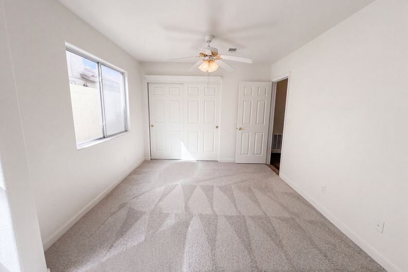 Photo 15 of 41 of 1917 Altivo Dr, Henderson, NV
