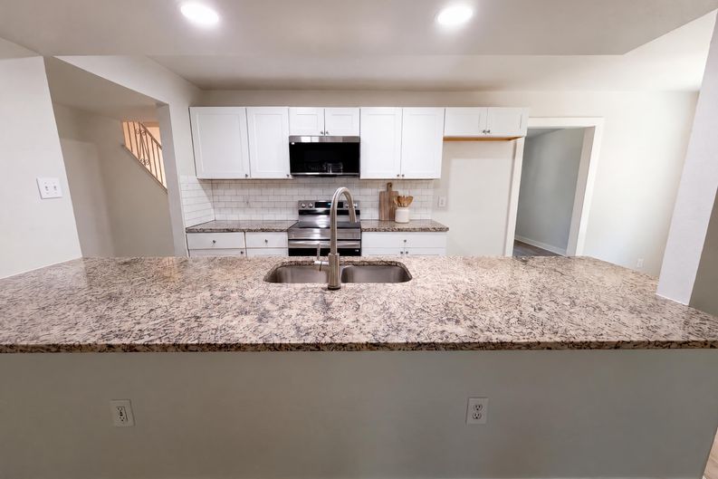 Photo 7 of 20 of 3969 Lost Creek Dr, Dallas, TX