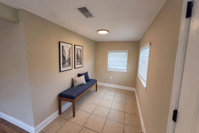 Photo 7 of 23 of 1506 W 16th St, Sanford, FL