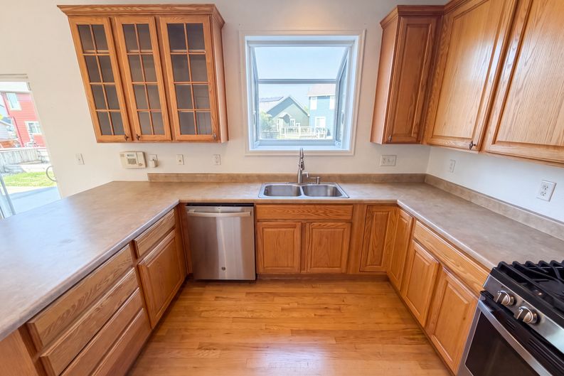 Photo 8 of 31 of 10253 Uravan St, Commerce City, CO