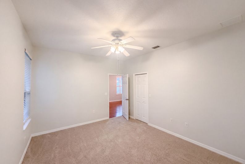 Photo 16 of 24 of 33450 Irongate Dr, Leesburg, FL