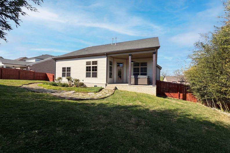 Photo 7 of 30 of 5321 Abbottswood Dr, Smyrna, TN
