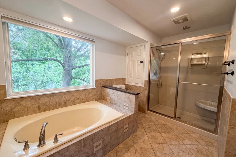 Photo 13 of 31 of 16201 Surfview Ct, Grover, MO