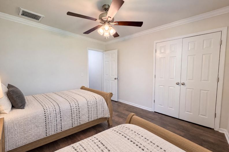 Photo 9 of 17 of 211 Emerald Isle Dr, Moncks Corner, SC